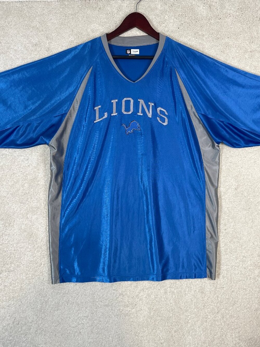 2008 NFL Team Apparel Detroit Lions V Neck Shirt Mens Size 2XL Polyester